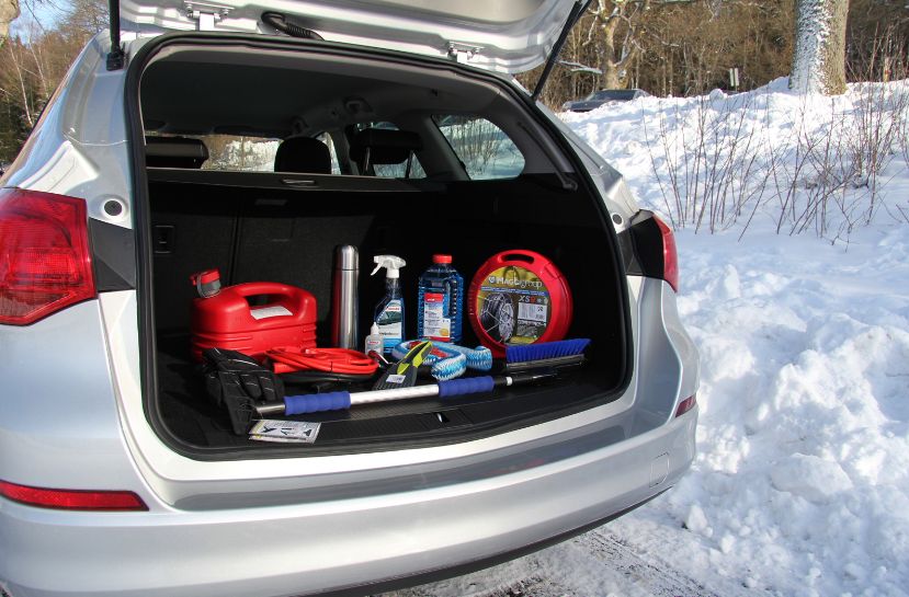 Was man im Winter im Auto haben sollte